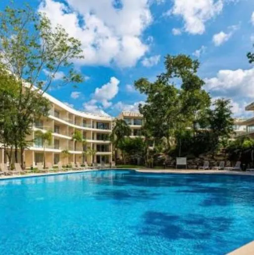 Caribbean Paradise! New Playa del Carmen Apartment